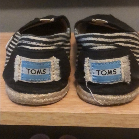 Toms Black Striped Flats, 9.5 - Picture 6 of 6